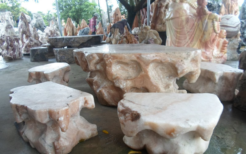 Điêu khắc tạc Bàn ghế đá non bộ tại TP Vinh Nghệ An